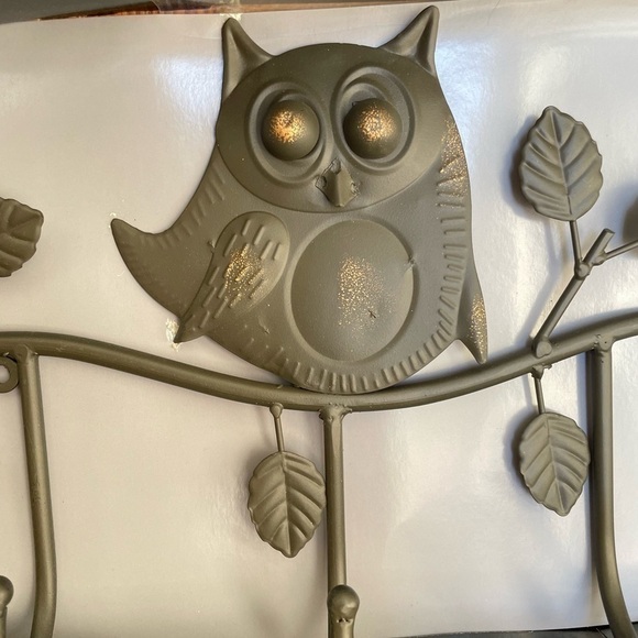HOMESTRENDS Two Metallic Owls Perched on a branch hanger - Picture 2 of 9